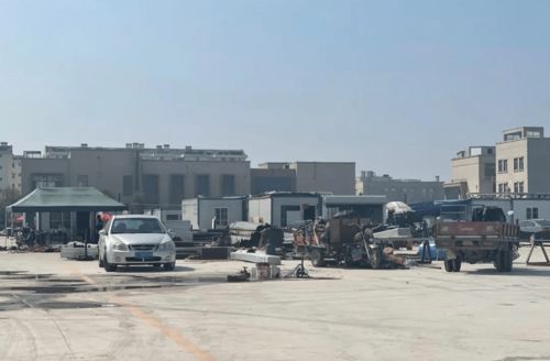 通遼市開發(fā)區(qū)鋼筋市場侵占汽車銷售用地，安全隱患亟待整治